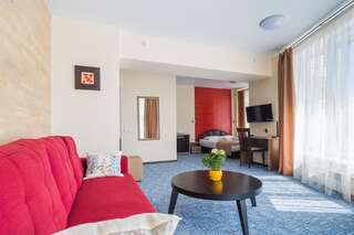 Гостиница Панда City Саратов Улучшенный двухместный номер с 1 кроватью и диваном-3